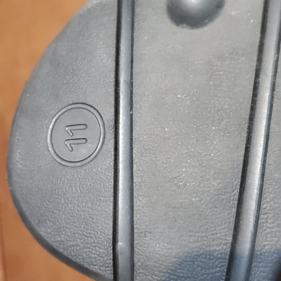 Mens Size 11 Adidas Black Slides Furry Fuzzy Sandals Shoes - Picture 3 of 4